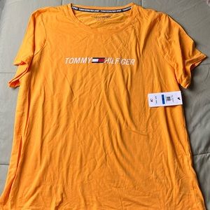 NWT Tommy Hilfiger T Shirt